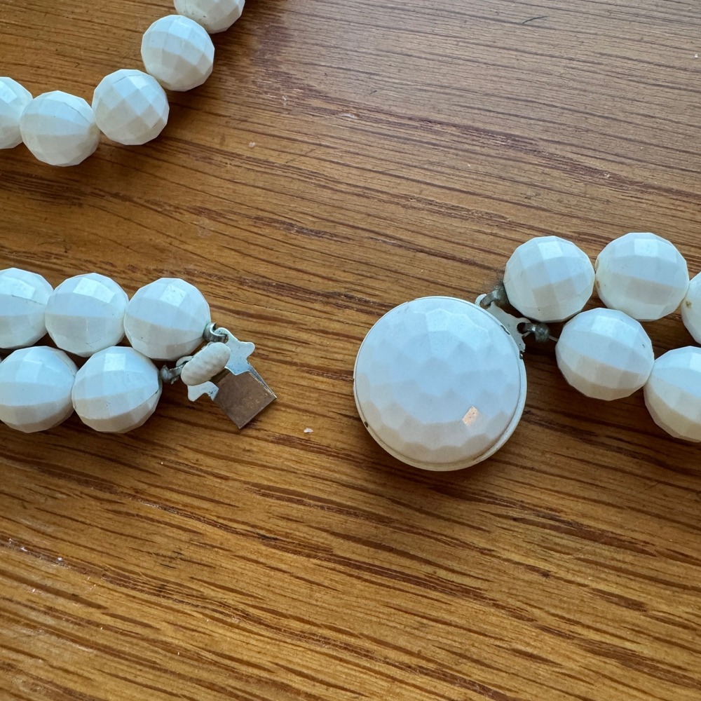 Vintage White Faceted Bead Necklace Double Strand Round Clasp - Picture 2 of 5